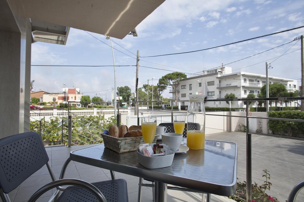 Apartamentos Castellmar Castelldefels Kültér fotó